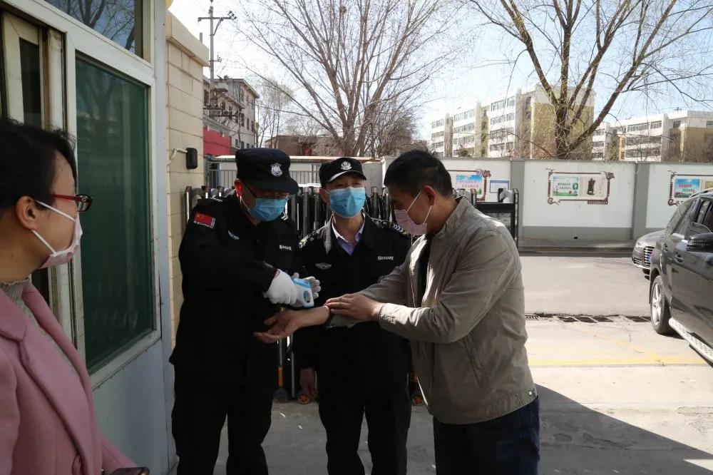 让*党**旗在高三复学一线高高飘扬——太原十九中