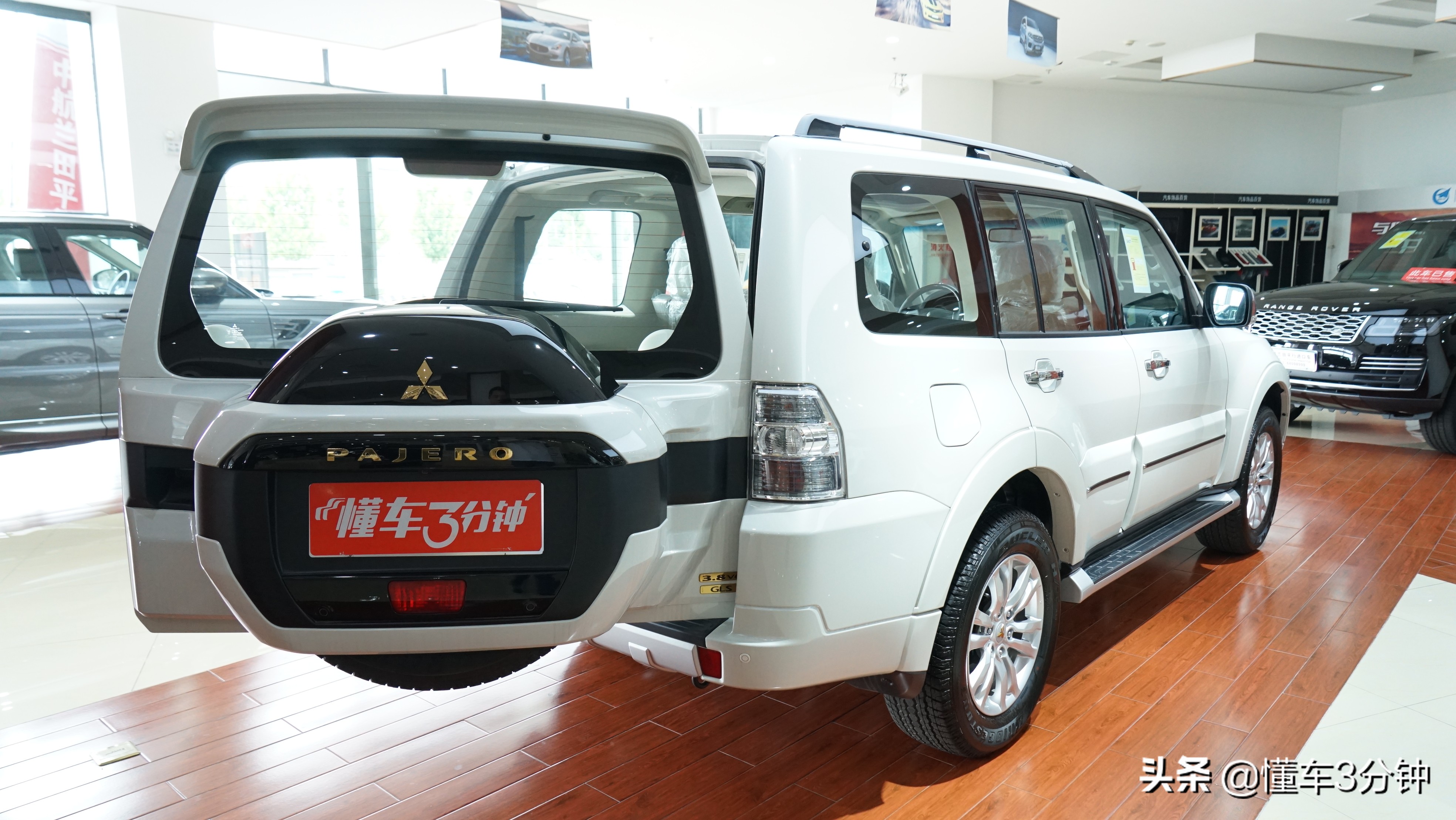 三菱帕杰罗原装进口7座,2.0自吸几万块的帕杰罗