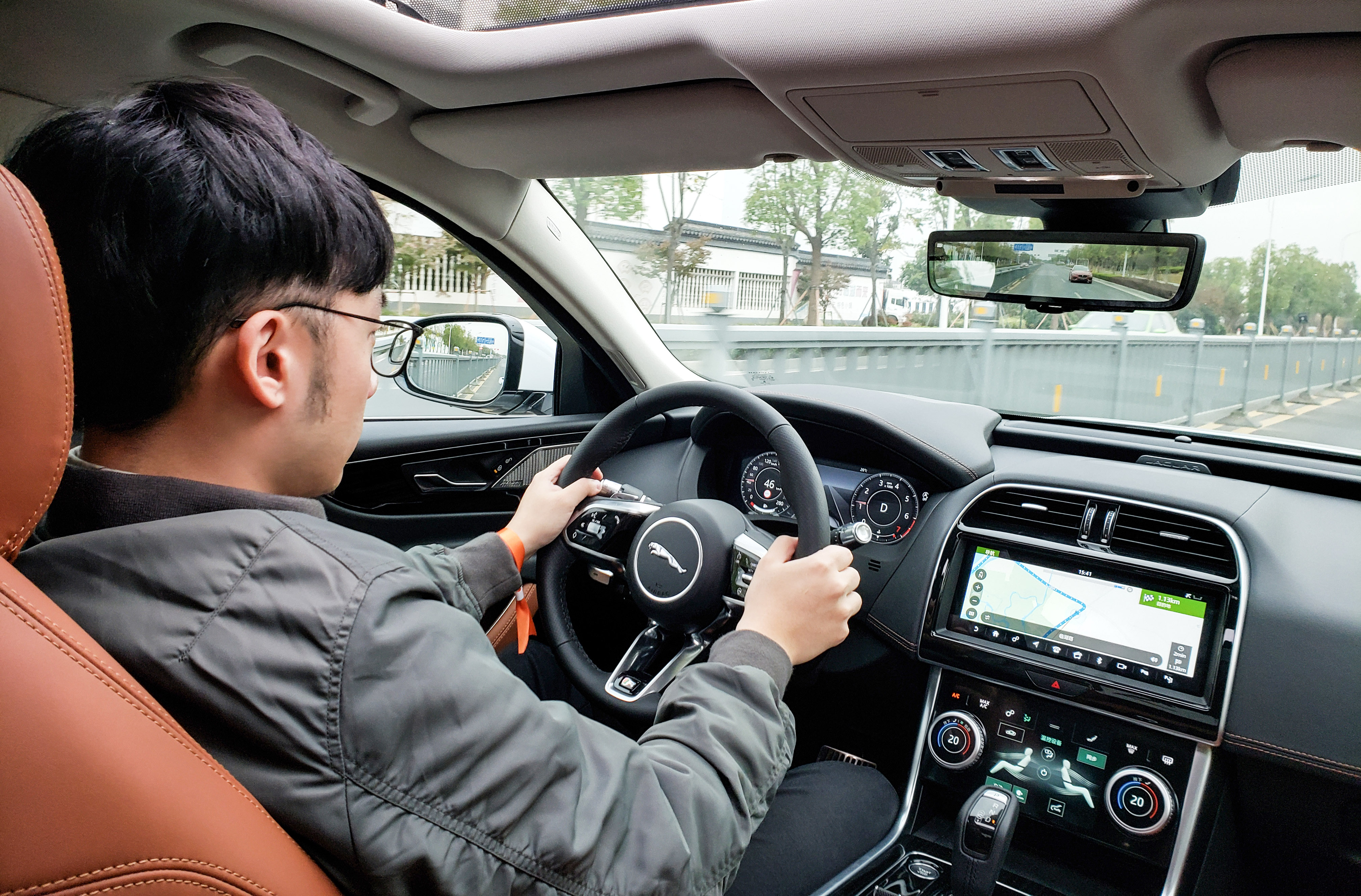 捷豹xel宝马3系性能测试,捷豹xel2021款豪华运动落地价