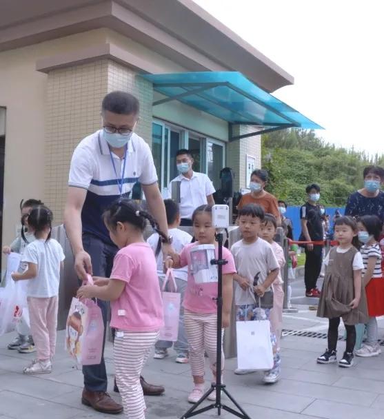 骞磋交骞煎笀濡備綍璺熷勾鑰佺殑骞煎笀浜ゆ祦,鍩庡競闈㈠瓟涓撹瑙嗛