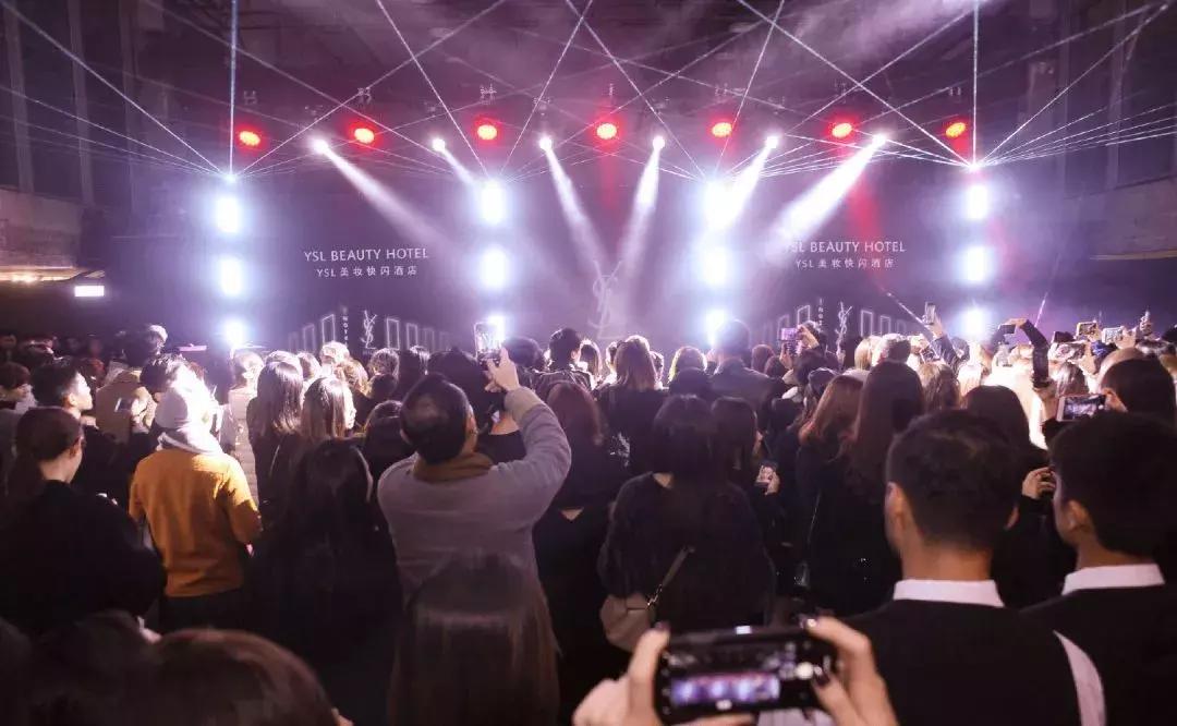 这家被传出浴室照的酒店，怎么还这么火？