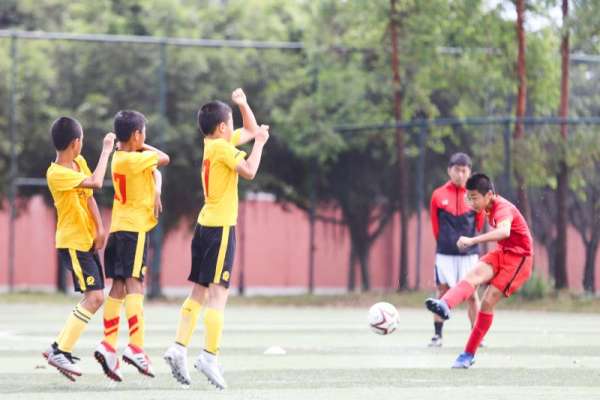 恒大足球学校给钱就能进吗,投资足球青训基地需要多少钱