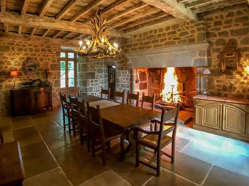 法国酒庄葡萄酒价格暴跌,法国古堡庄园甩卖房子