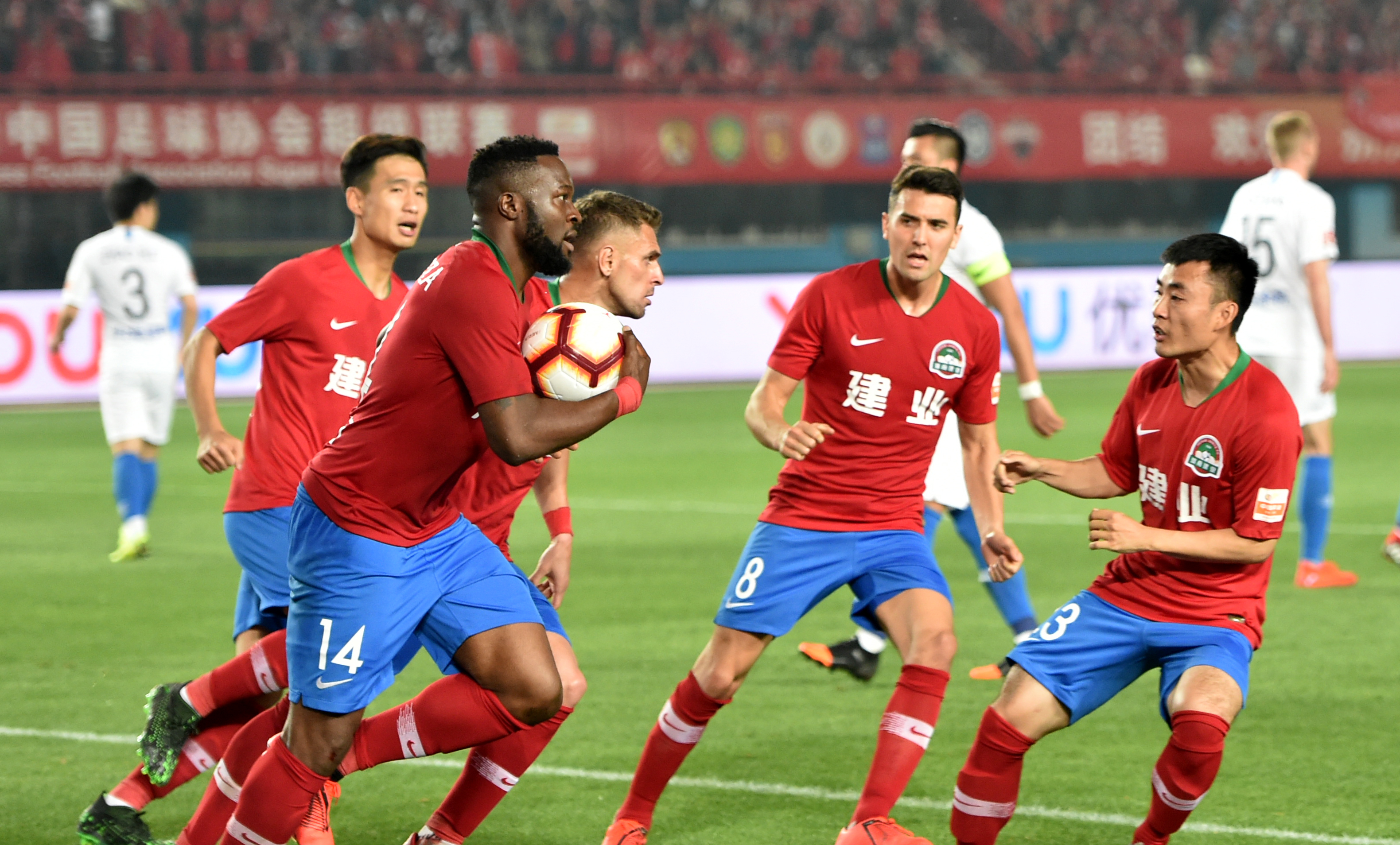 大反转!建业挽留中场核心,一波操作稳定军心,前国脚或加盟