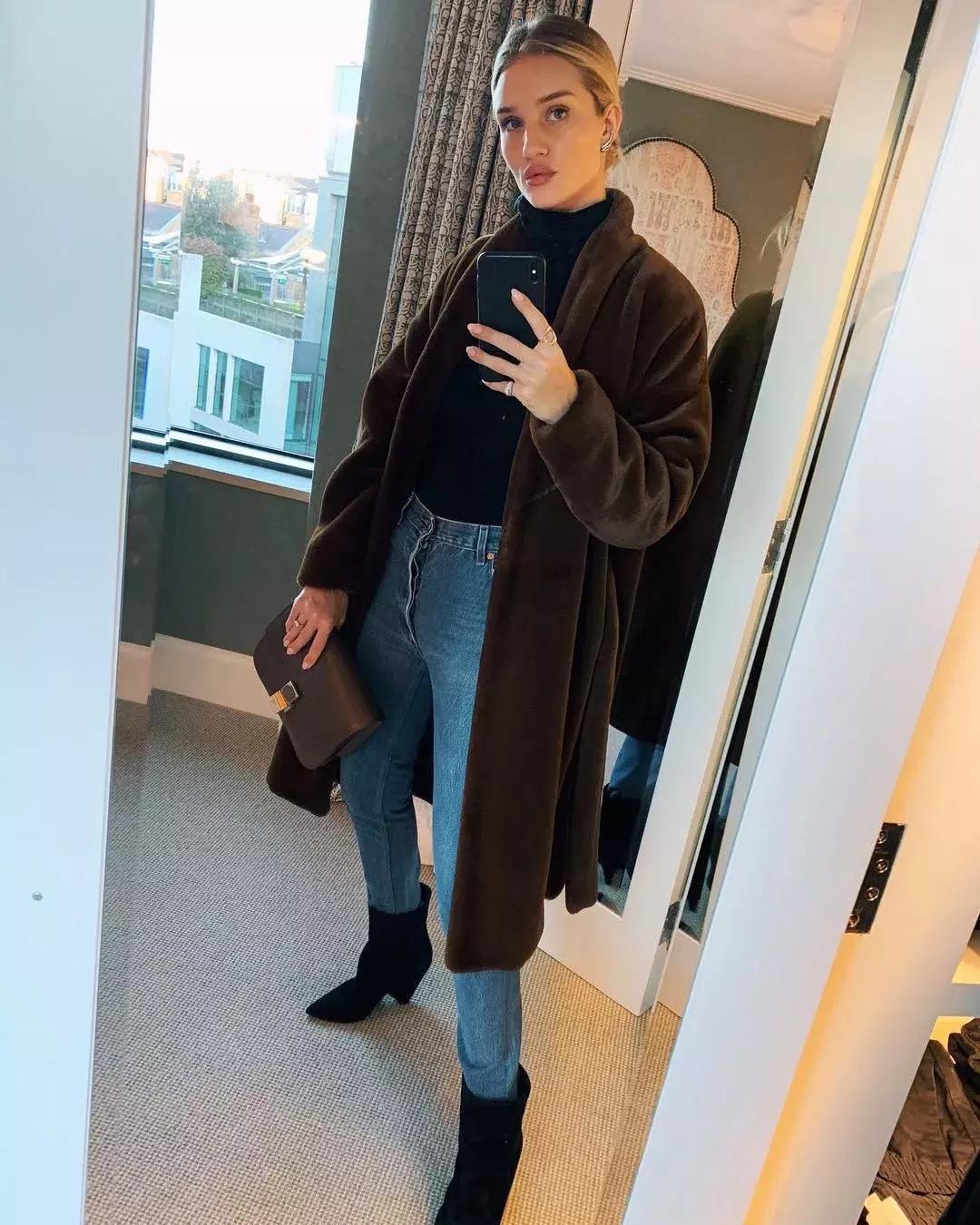 男士黑色羽绒服配什么打底衫,黑羽绒服大衣配什么打底衫