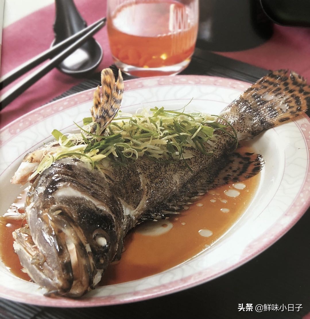 清蒸鲩鱼尾做法,清蒸雀尾螳螂虾