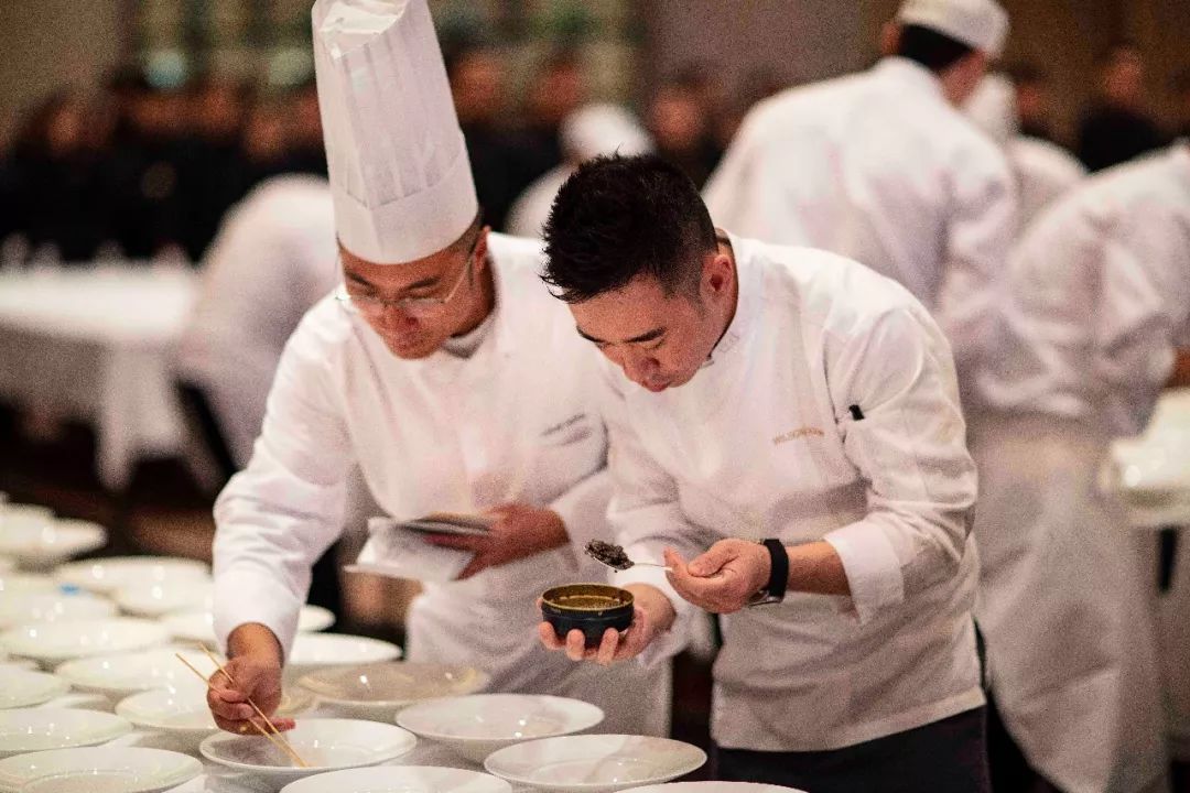 睡在获奖无数的这家酒店，一晚吃掉14颗星米其林，这样的旅行爱了