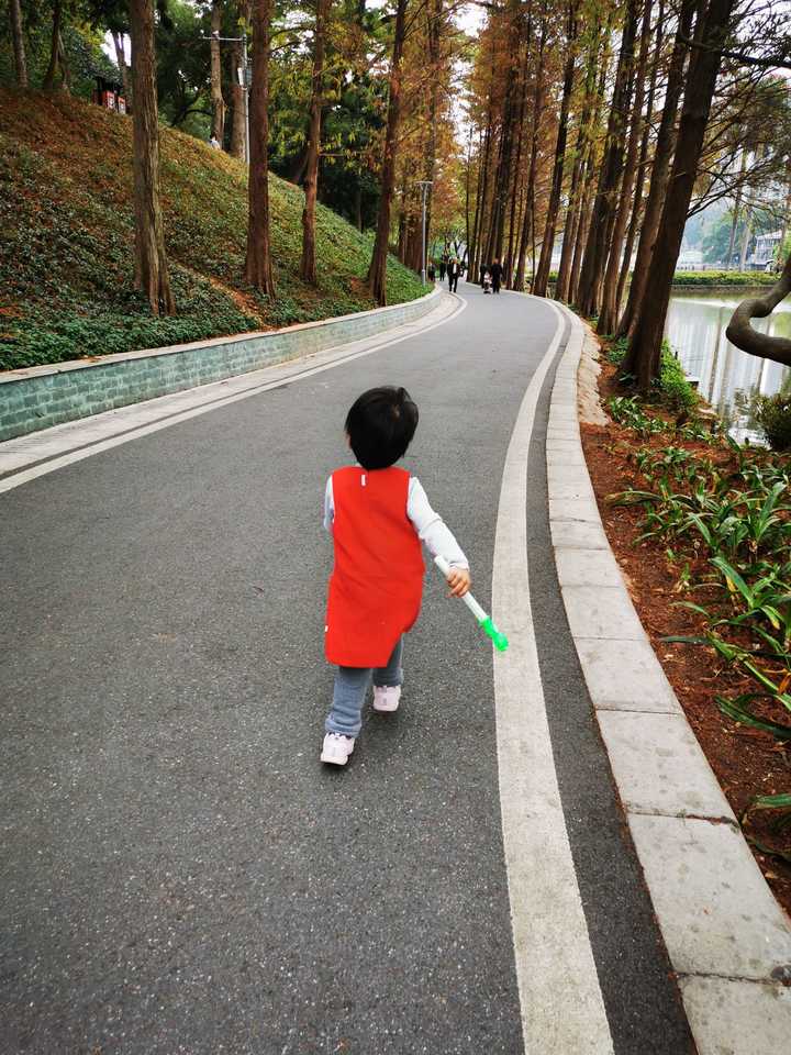 宝宝抹护臀膏可以直接穿纸尿裤吗,育儿知识新生儿换纸尿裤