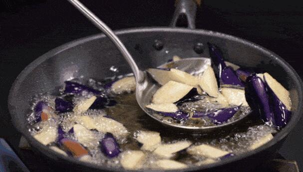 一顿吃一个茄子茄碱会中毒吗,吃茄子豆角中毒