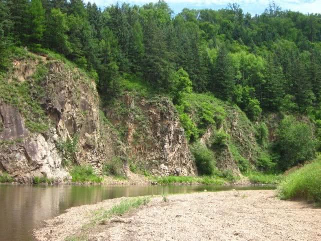 在中俄边界有这么一条原始河流,可以钓到冷水鱼“湖鱥”