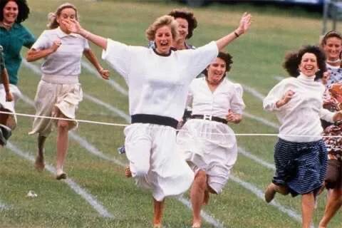 她是永远的“英伦玫瑰”，赢得了全英国的尊重，却输给情敌卡米拉