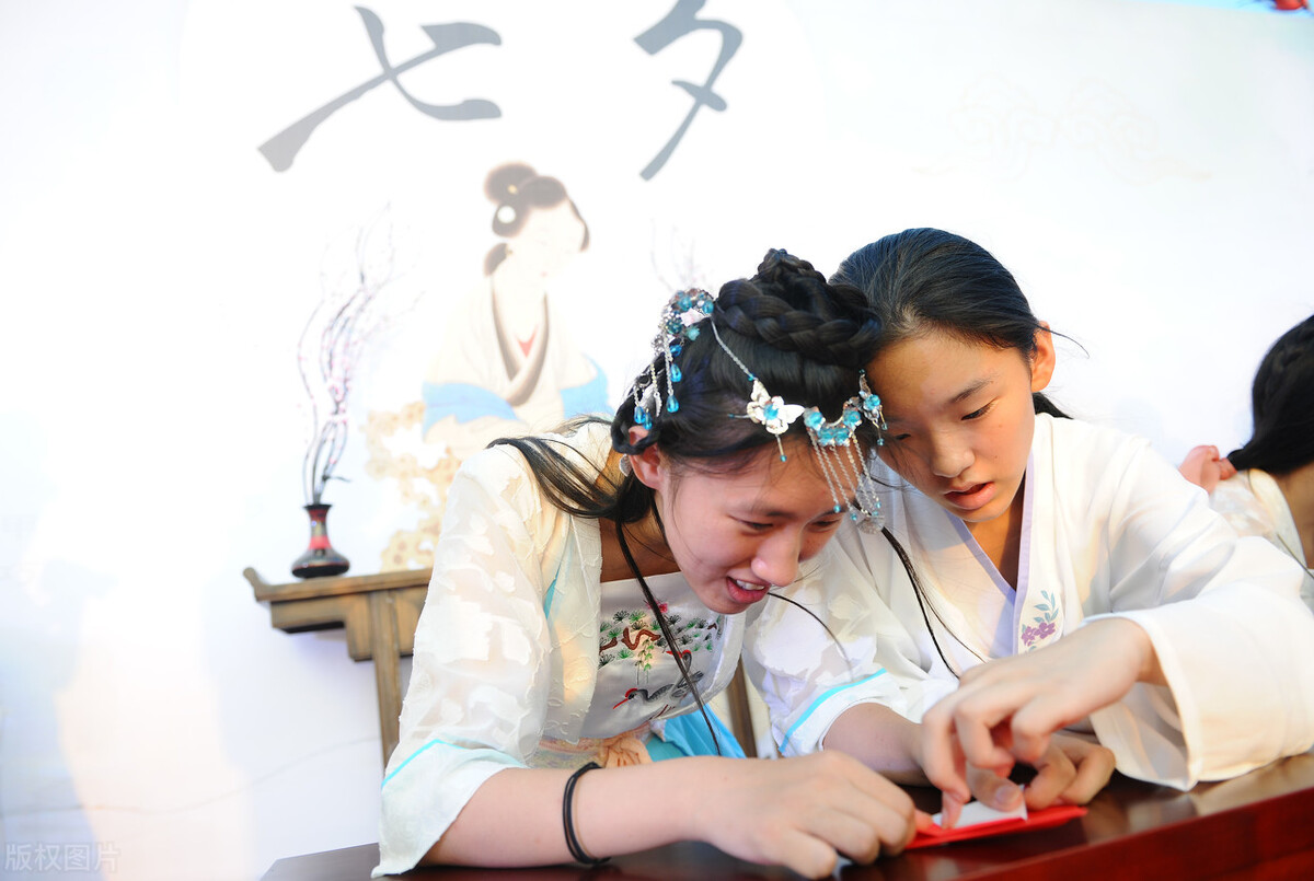 七夕当天有什么风俗习惯,7月7日七夕节有什么习俗