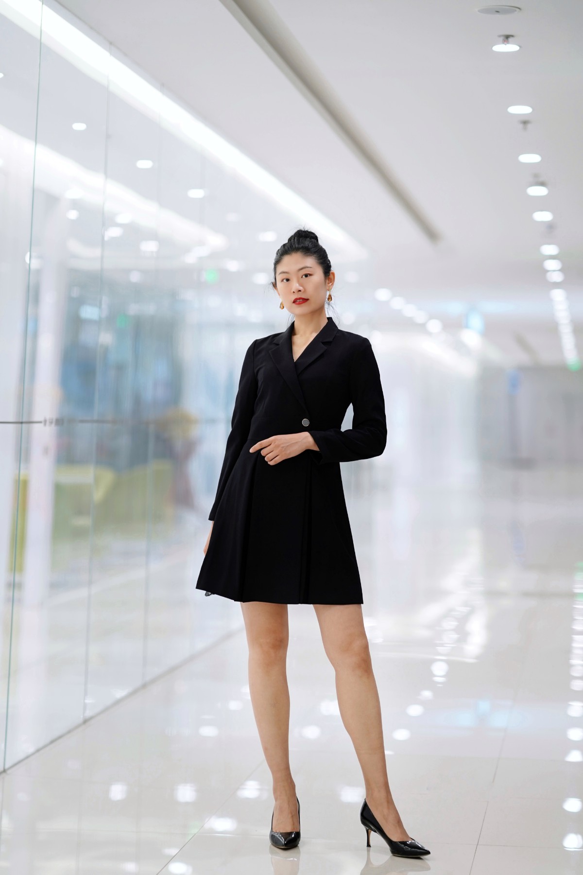 立春之后的时髦实用之选：小西装、风衣和连衣裙