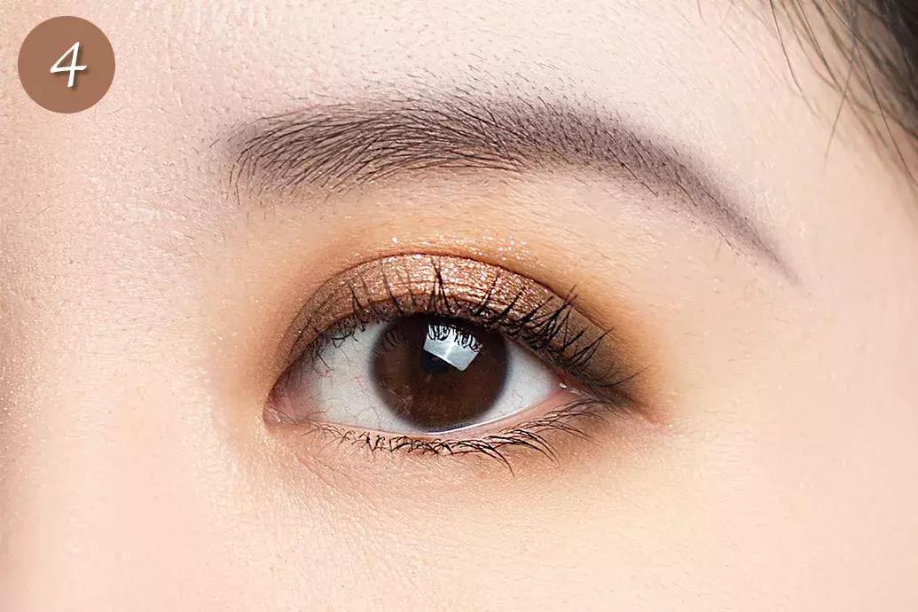 眼影不会画只涂液体眼影,新手画眼影教你正确的眼影画法