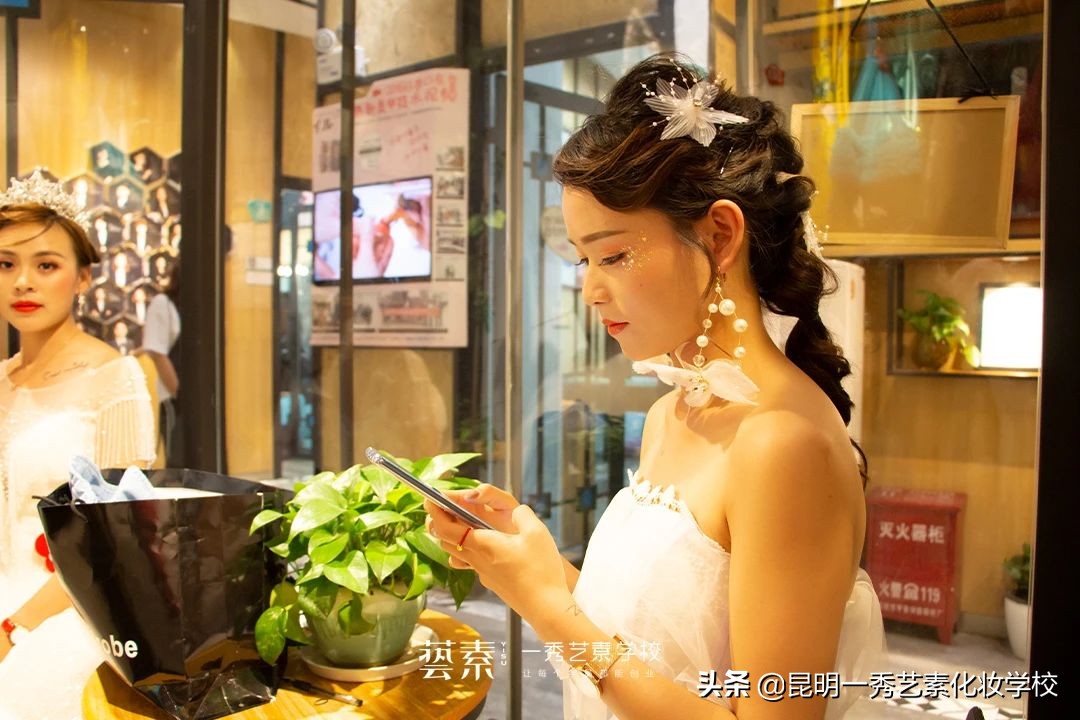 专业新娘妆化妆师必备物品清单,新娘跟妆的正确接单方法