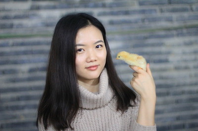 男的赚钱女的也要赚钱,男的挣钱养家女的挣钱只养自己