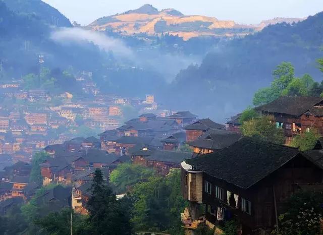 贵州黄果树瀑布和小七孔怎么选,多彩贵州荔波小七孔西江千户苗寨