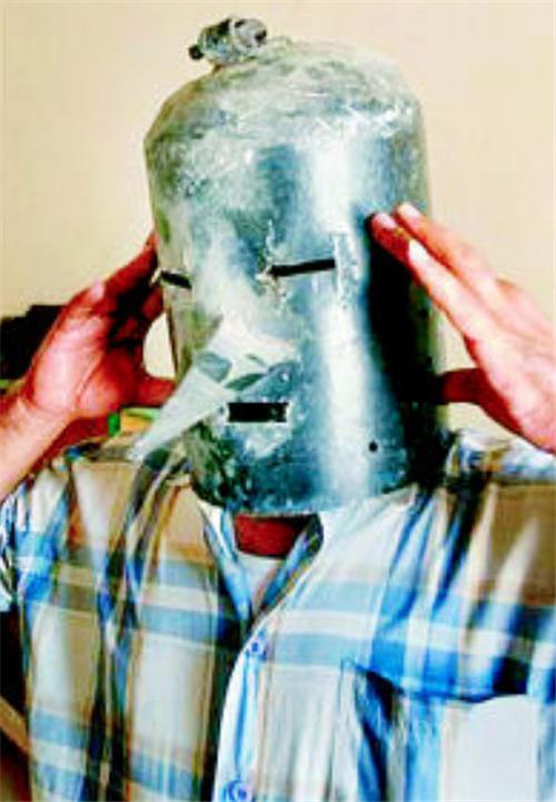 为了出个好成绩，他用皮鞭抽打运动员，最终被一发火箭弹结束性命