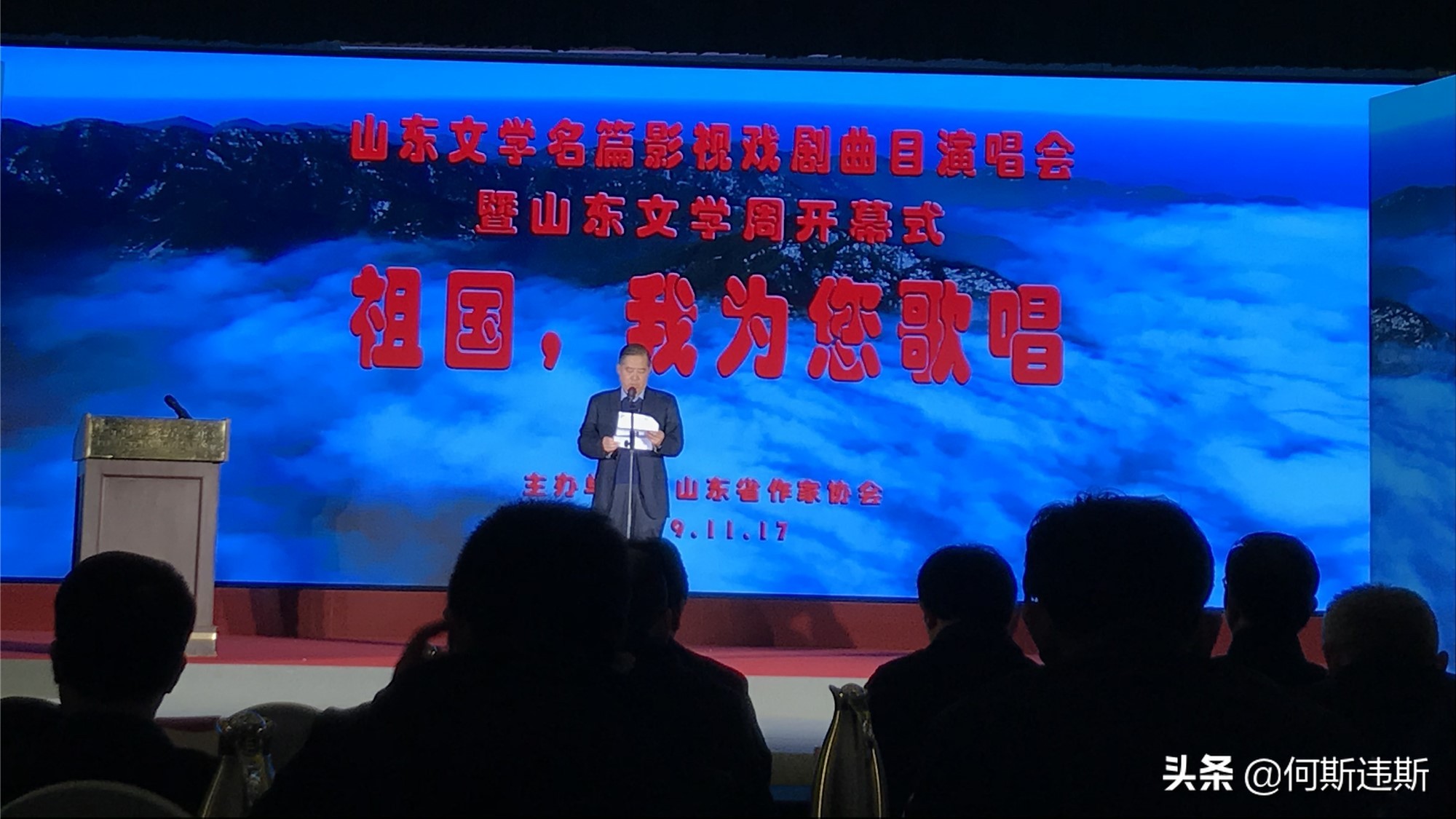 一首老歌小小竹排江中游,小小竹排江中游歌名叫什么