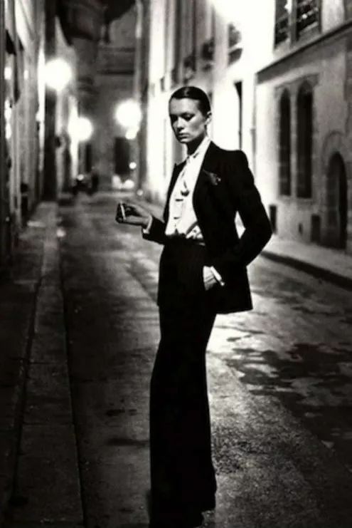 她是那个最会拍女人电影的王家卫的最新的王氏女郎