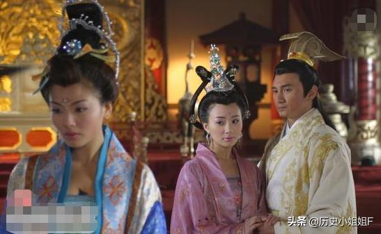 她14岁入宫嫁给姐夫，18岁成皇后，28岁却因太美而被他人强幸