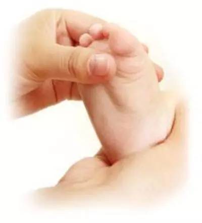 如何给小婴儿做抚触,怎样给婴儿抚触按摩