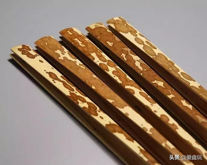 折扇一般在几块钱内,30的折扇和上百的折扇的区别