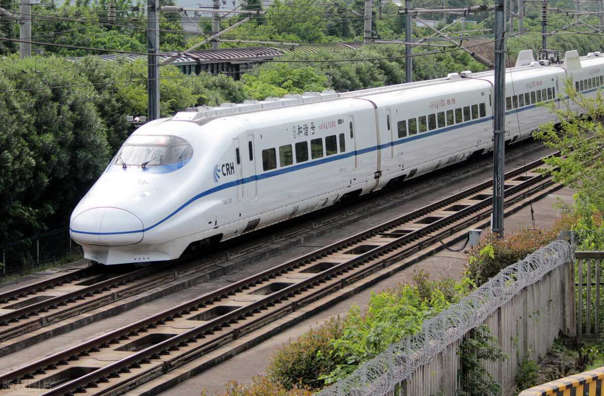 中国高铁技术引进始末,中国研发4000公里的高速列车