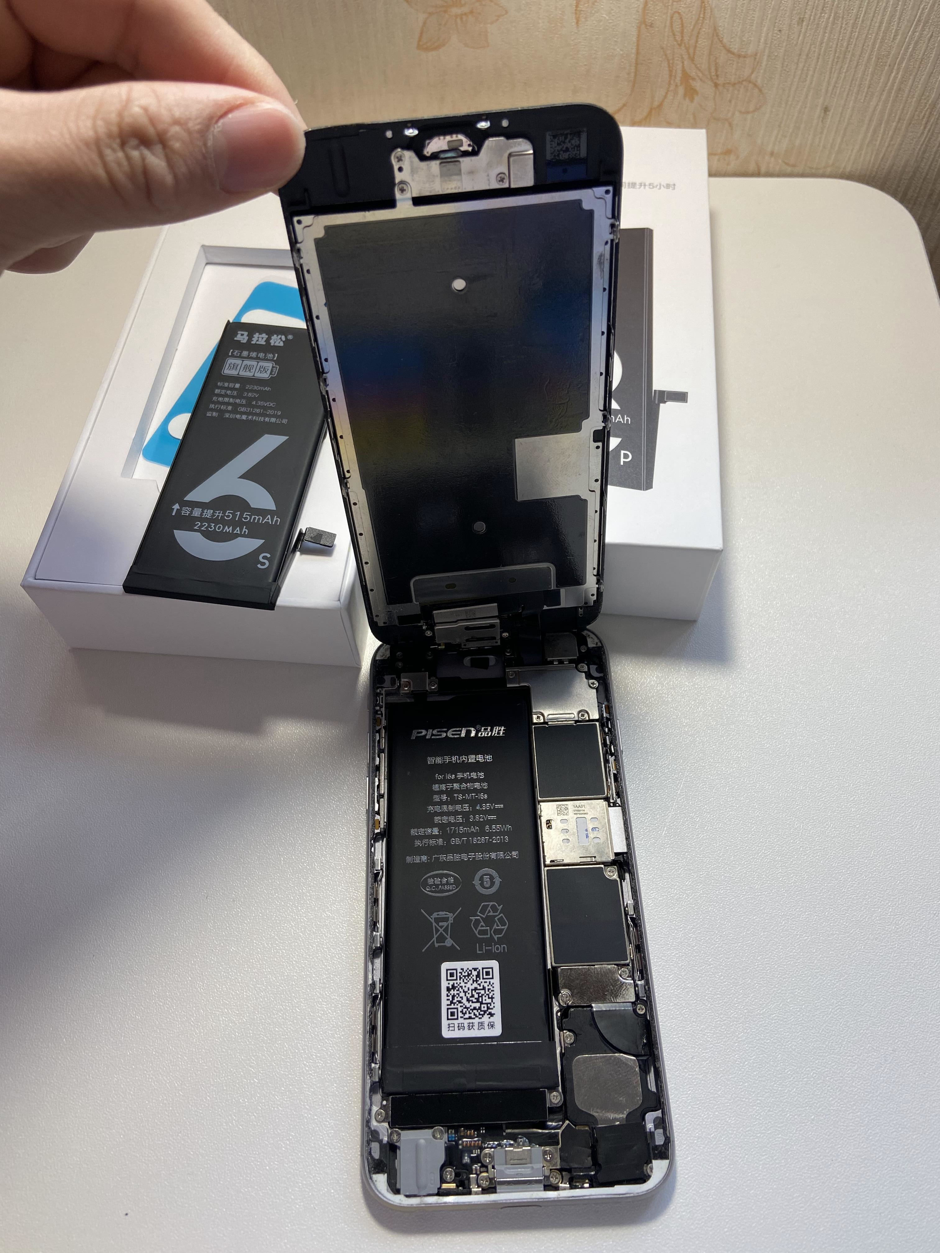 给四年前的iPhone6s换上这款电池，竟然满血复活，恢复如初