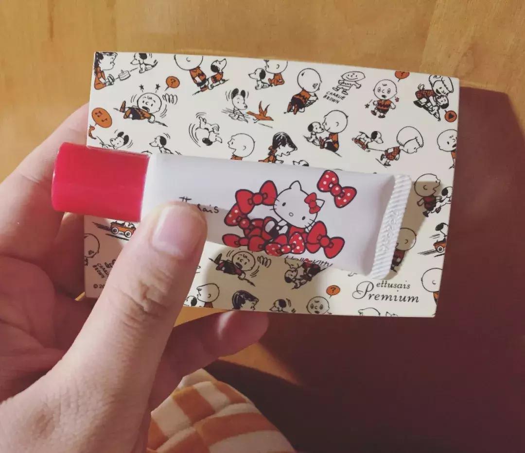 好几百的口红,嘴唇干但是有不水润的口红怎么涂