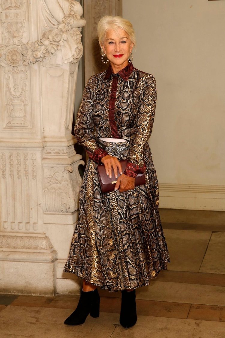 贝嫂单手抱小七的图片,贝嫂带小七走秀