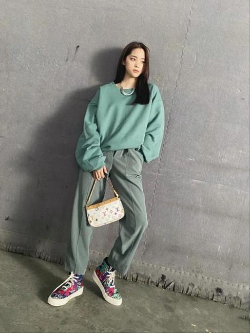 肩宽的女生应该穿什么类型的衣服,肩宽的女生选礼服