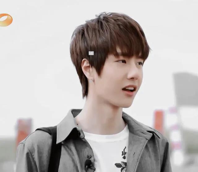 王一博怎么选上乐华,王一博出门旅行带着谁