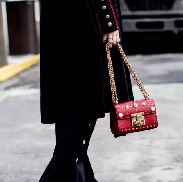 2020年流行什么包包女款,最百搭不过时的包包款式