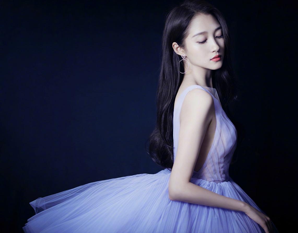 关晓彤九头身写真,抖音星动之夜关晓彤九头身身材