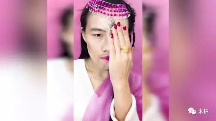 男摄影师爱上女富婆,男生摄影师爱上了美女