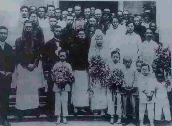 论倾财兴学，无人可比陈嘉庚！女婿李光前慷慨，堂侄办南洋大学