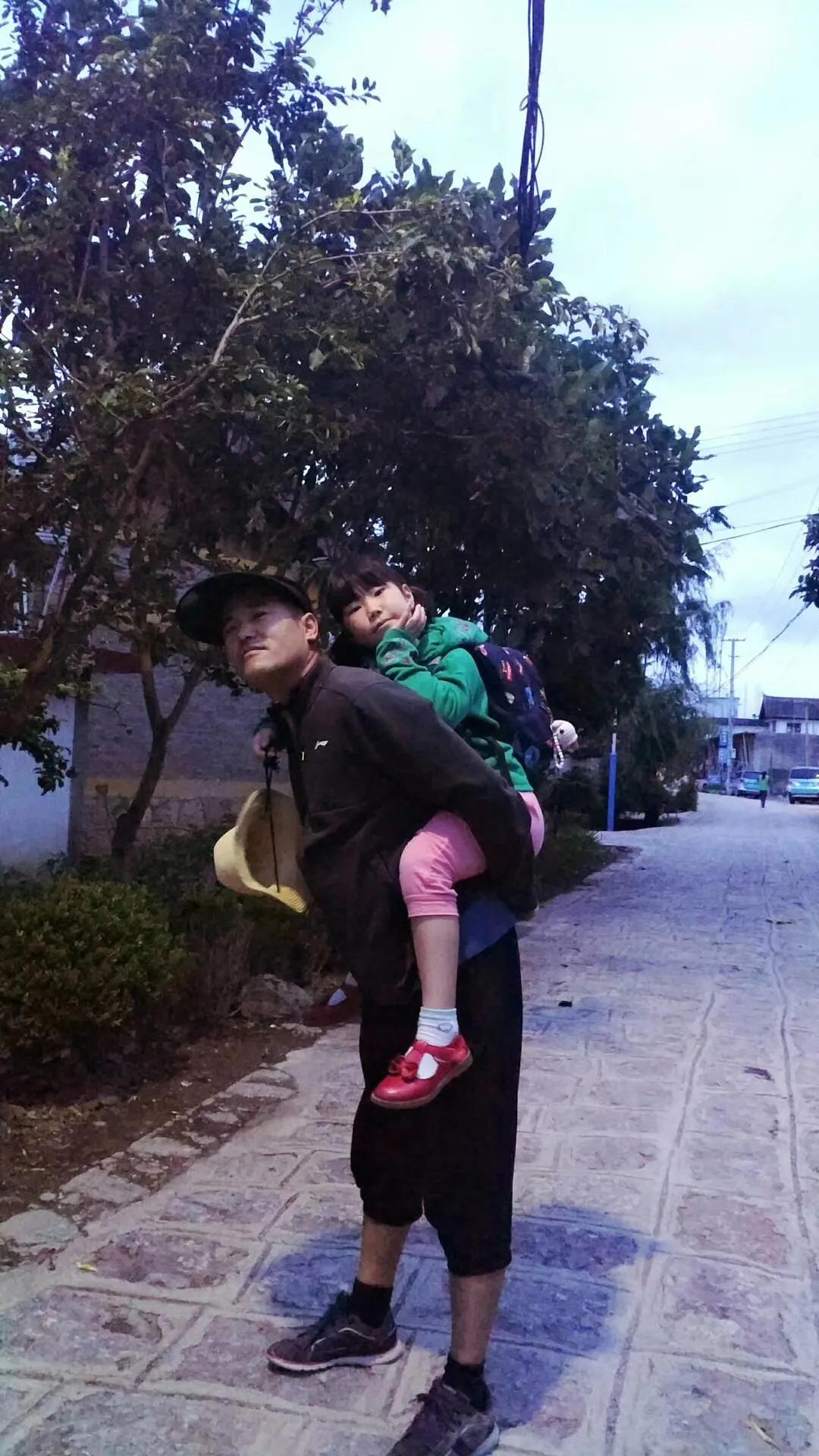 一家三口的田园生活,一家三口在大理的田园边租房15年