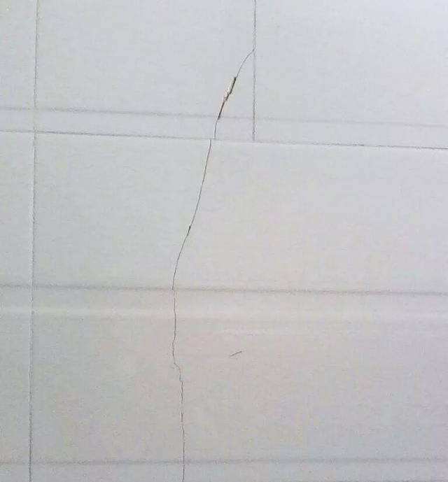 瓷砖修补膏修补瓷砖裂缝效果,厨房瓷砖裂缝修补小窍门