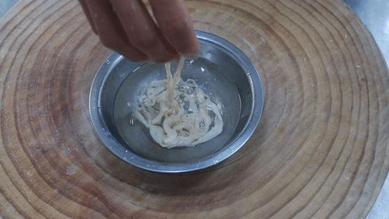 自制香肠的做法及配方要风干多久,看完香肠的制作过程你还敢吃吗