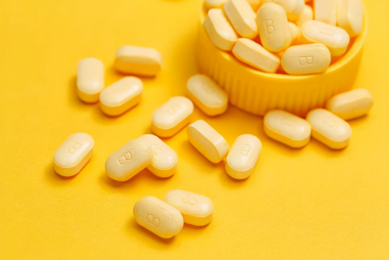 维生素一般什么时间吃效果比较好,各种维生素什么时间服用最合适