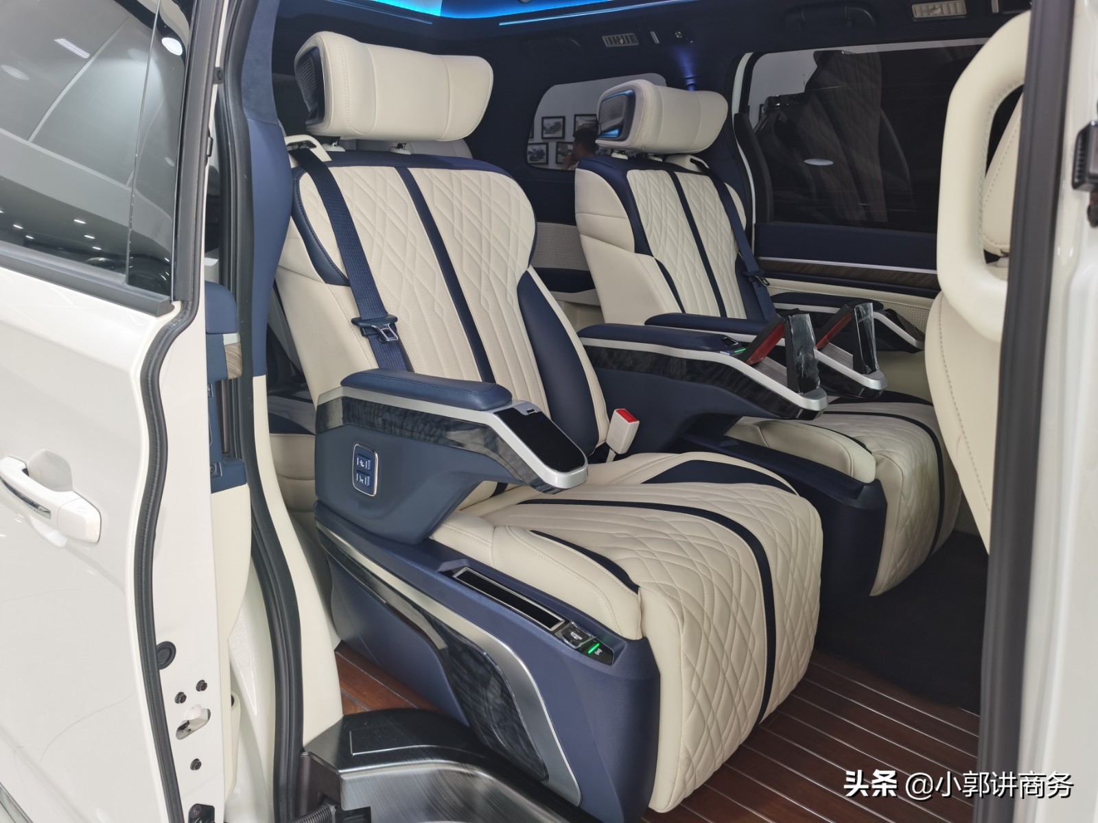 21年传祺m8高顶极夜之光定制版,21款广汽传祺m8豪华版二手车