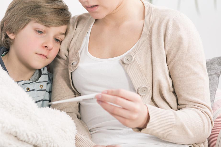 发烧38.5就抽搐怎么回事,小孩发烧抽搐到几岁不会抽了