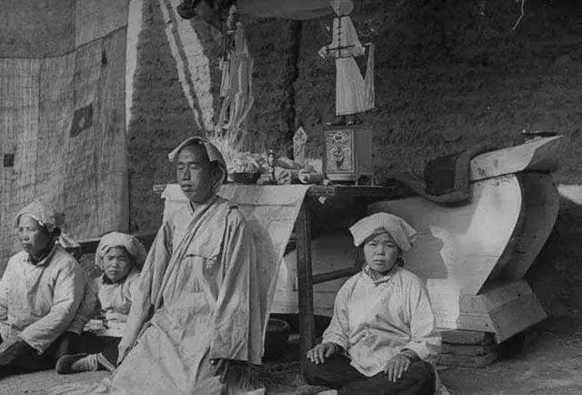 人死为什么要守灵注意事项,为什么人去世第一天要守灵