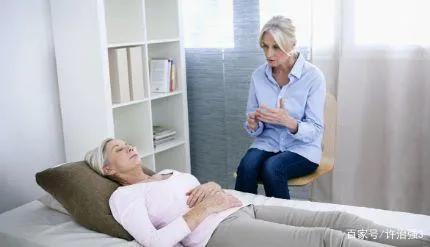 心理学：运用催眠年龄回溯技术找寻早年的记忆