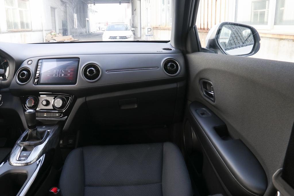 xrv本田内饰,缤智和xrv内饰