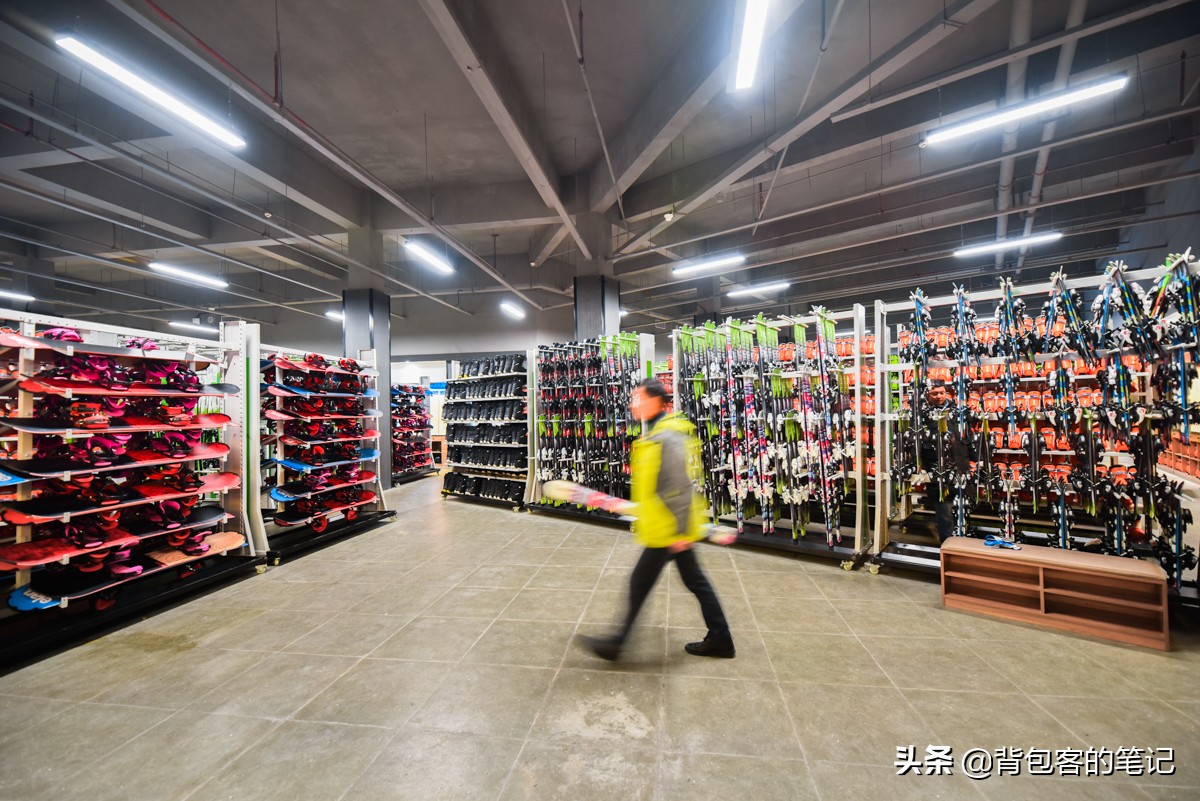 杭州边的南方最大天然滑雪场--云上星空,飘在安吉1168米高山云海