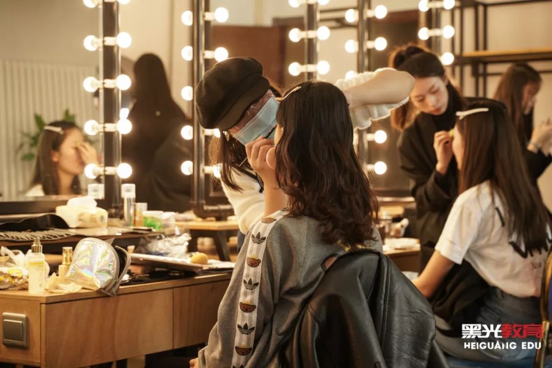 确认过眼神演唱会,确认过眼神小品年会