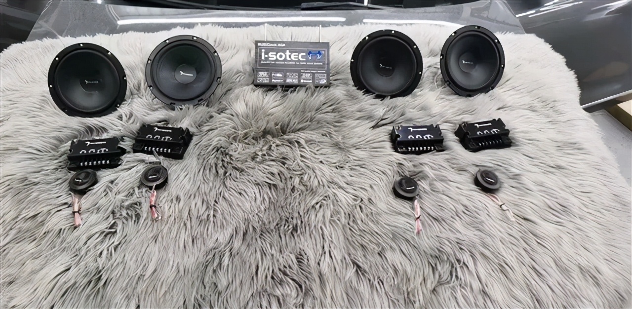 大众豪华桑塔纳改音响无损,大众桑塔纳低配车音响改装效果