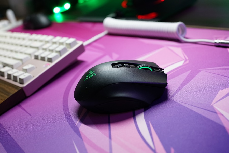 雷蛇那伽梵蛇专业版鼠标测评,雷蛇那伽梵蛇专业版和v2的区别